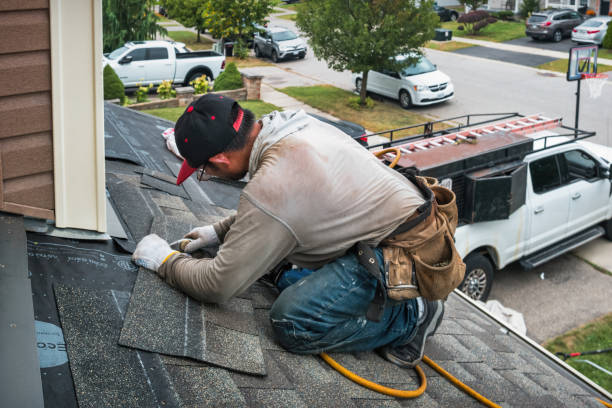 Professional Roofing technician working in Finley, WA